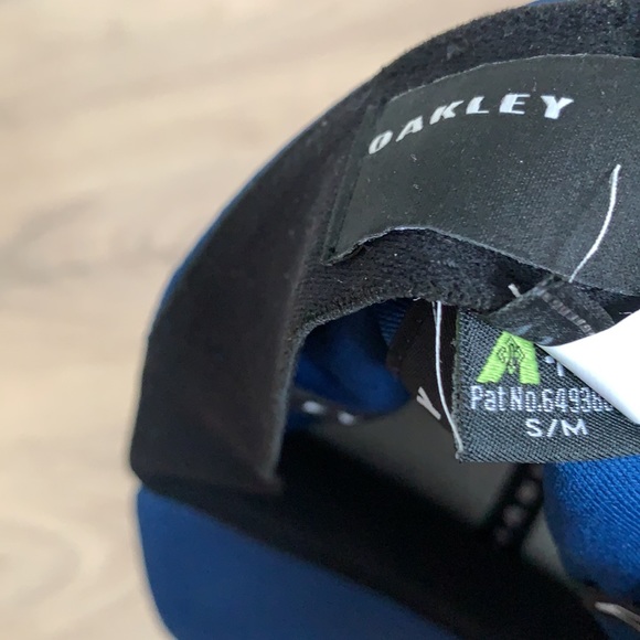 Oakley Golf Hat - Picture 3 of 4